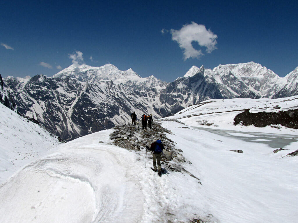 Manaslu Circuit Trek Cost in March 2026: A Complete Breakdown for International Trekkers