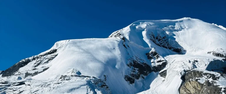 Close-up view of a snow-covered Himalayan ridge on the 10-Day Annapurna Circuit Trek, Nepal