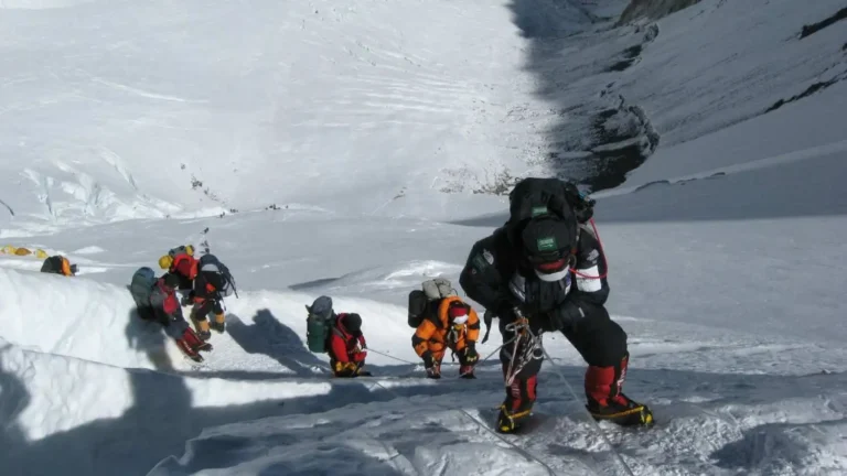 The Shocking Truth About How Many People Actually Climb Mount Everest Each Year