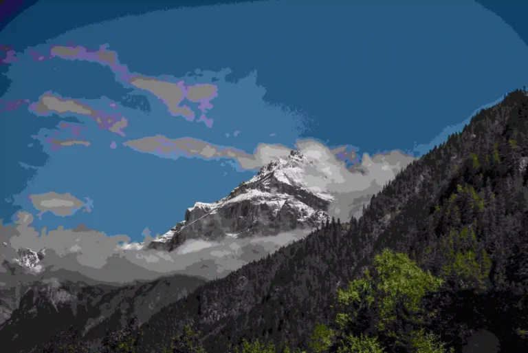 Annapurna Circuit Trek Guide 2026: Route, Itinerary, Cost & Tips